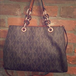 Michael Kors Signature Cynthia Satchel